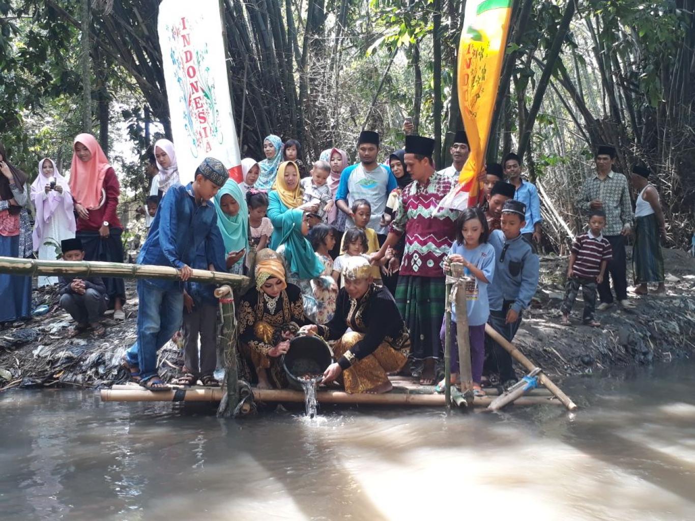 Tebar Benih Ikan di Acara Pernikahan 