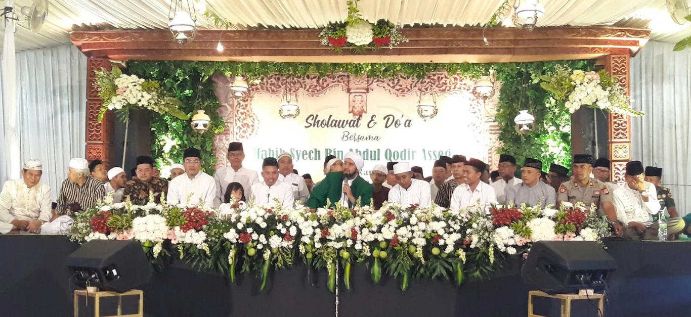 Pelepasan Calon Jamaah Haji KBIH Muslimat NU HDWR Tahun 2019 Bersama Habib Syech 