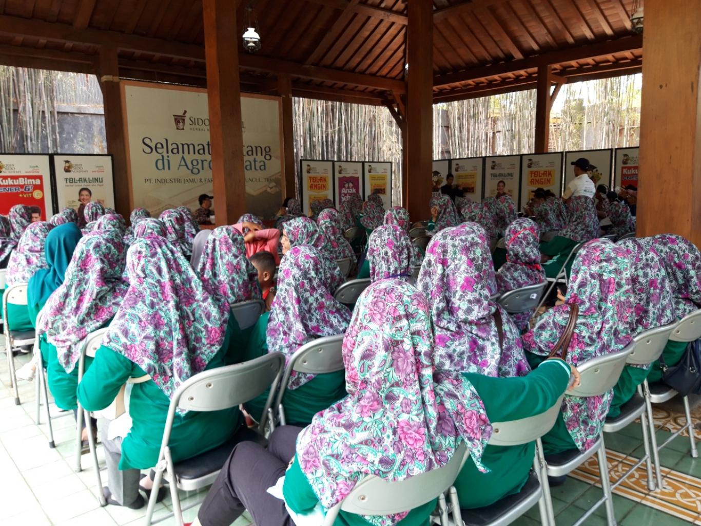 Peningkatan Kapasitas Pendidik PAUD dengan Kunjungan Industri