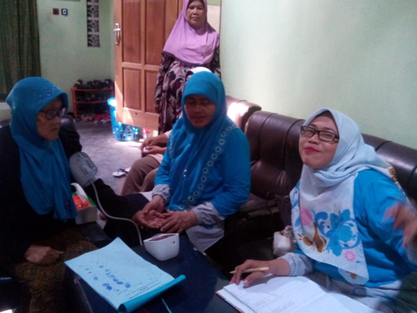 Kegiatan Perdana Posyandu Lanjut Usia Dahlia Dusun Karanganom