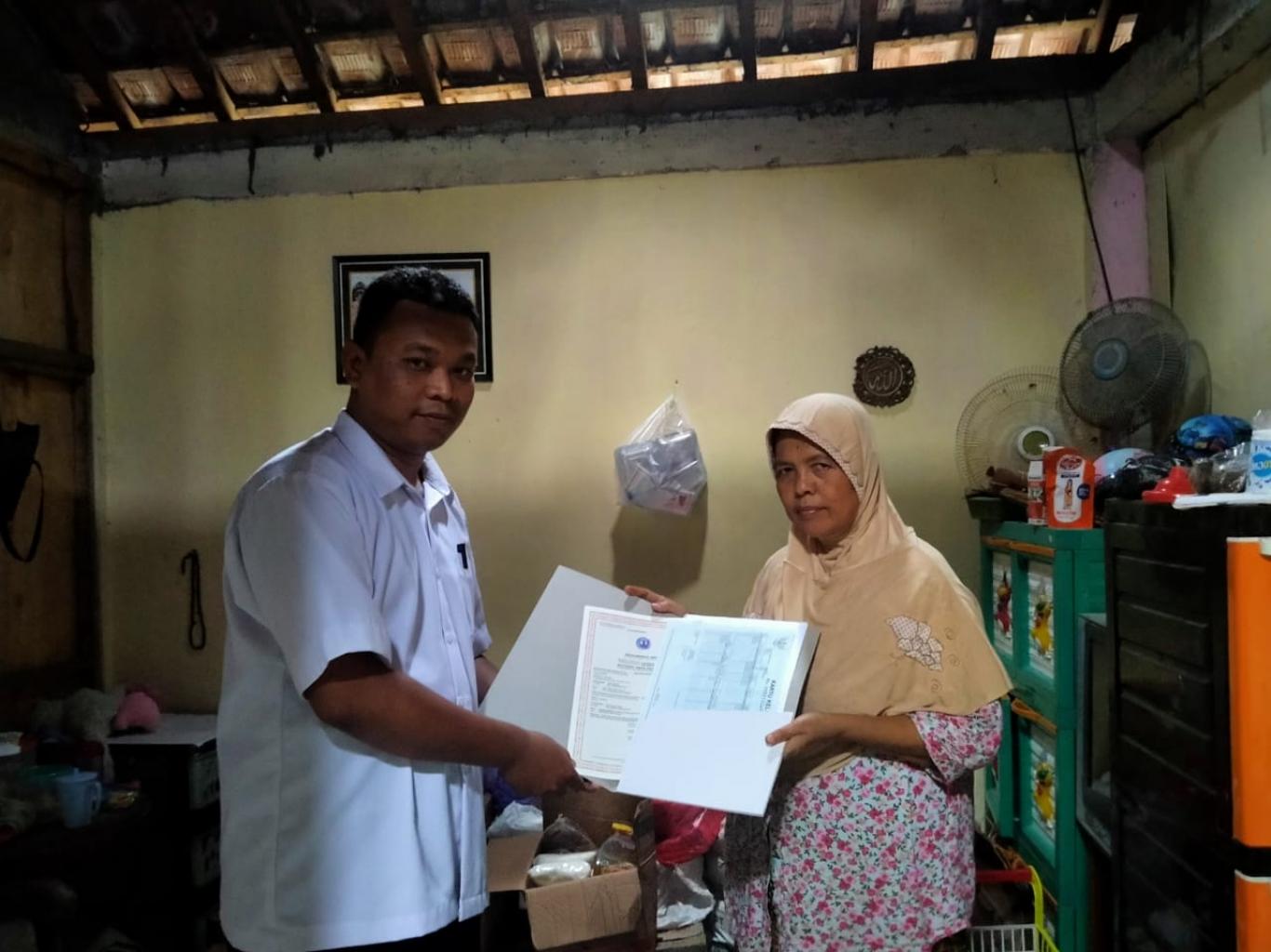Penyerahan Akta Kematian Almarhum Musa AG. diserahkan Oleh Dukuh Wonokromo II
