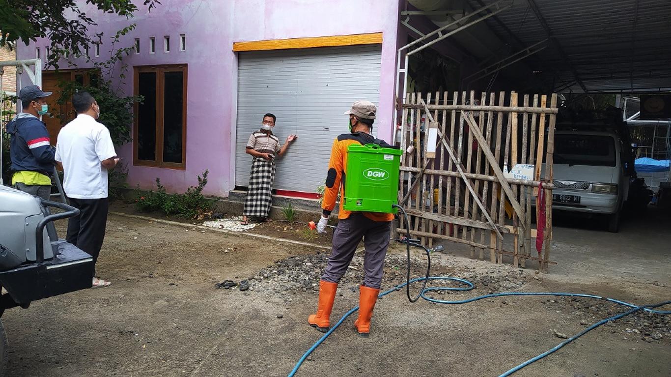 Penyemprotan Desinfektan dan Tracing ke Rumah Warga Isolasi Mandiri