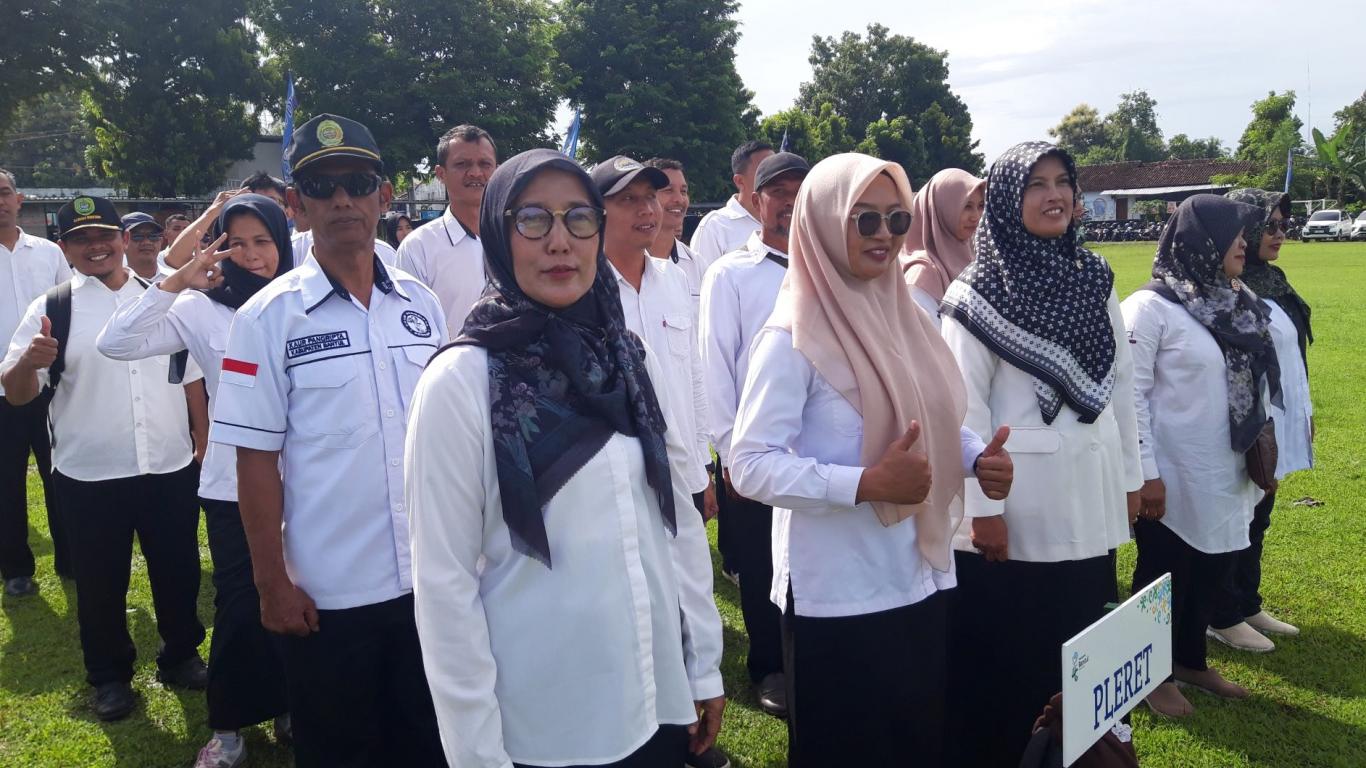 Lurah dan Pamong Kalurahan Wonokromo mengikuti Apel Dalam Rangka Hari Desa 2026